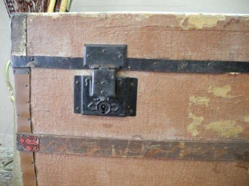 A fabulous large vintage travel trunk perfect for extra storage/ fashionable rustic coffee table!!