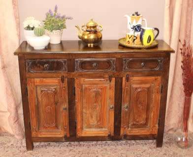 A gorgeous vintage Indonesian teak side server/ buffet with lots of storage space! Beautiful!!