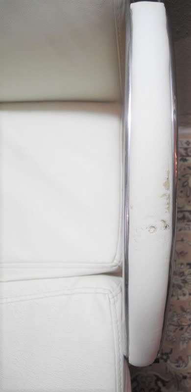 A lovely modern styled white faux leather office chair with height adjuster.