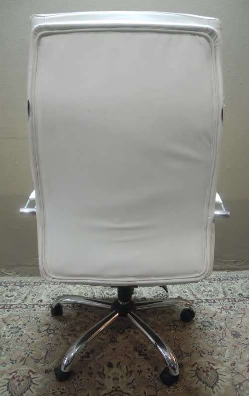 A lovely modern styled white faux leather office chair with height adjuster.