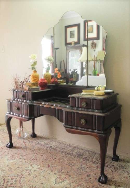 A gorgeous vintage solid Imbuia ball & claw dressing table w 4 drawers, large mirror & brass handles