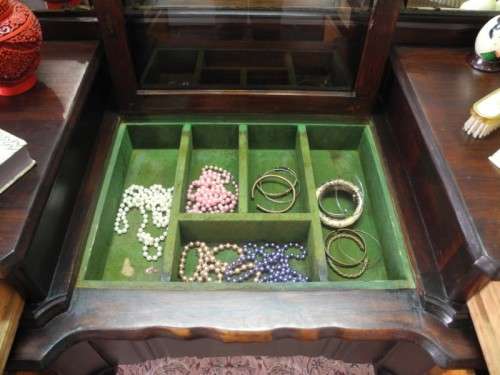 A gorgeous vintage solid Imbuia ball & claw dressing table w 4 drawers, large mirror & brass handles