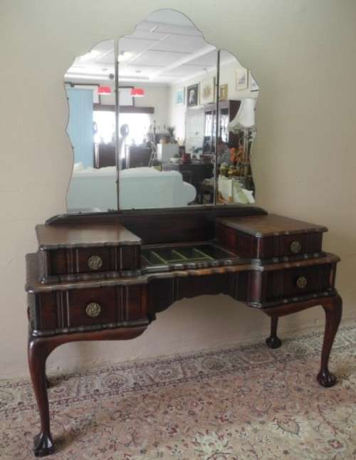 A gorgeous vintage solid Imbuia ball & claw dressing table w 4 drawers, large mirror & brass handles