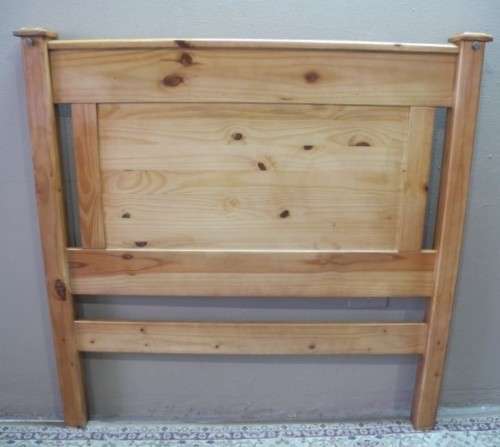 A lovely sturdy modern styled wood 3/4 bed (121cm) headboard. Beautiful in all bedrooms!