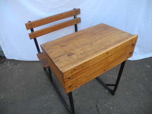 A wonderful vintage old school single desk. Great to redo to match decor!!