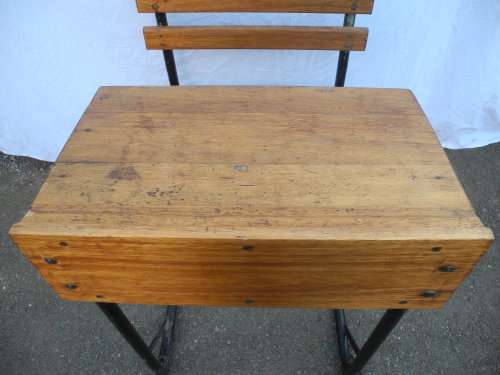 A wonderful vintage old school single desk. Great to redo to match decor!!
