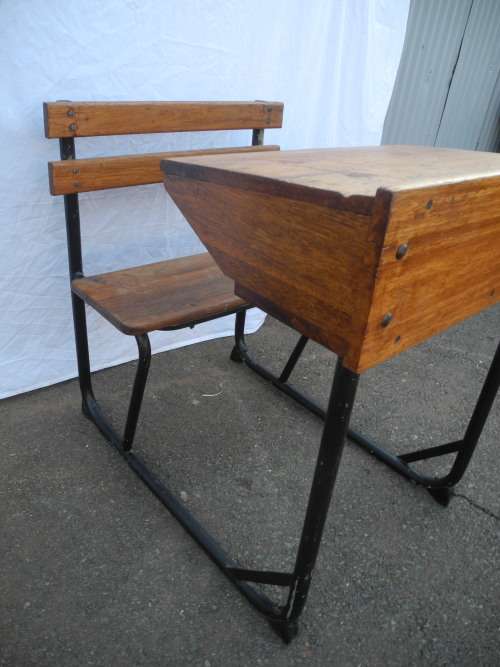 A wonderful vintage old school single desk. Great to redo to match decor!!