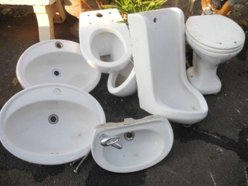 BARGAIN FOR BUILDERS!!!! A 'job lot' of wash basins, toilets and a urinal.