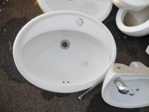 BARGAIN FOR BUILDERS!!!! A 'job lot' of wash basins, toilets and a urinal.
