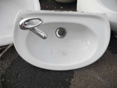 BARGAIN FOR BUILDERS!!!! A 'job lot' of wash basins, toilets and a urinal.