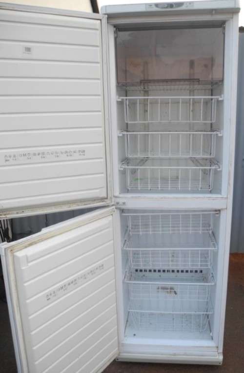 BARGAIN!! A Defy no frost upright freezer for parts or spares!