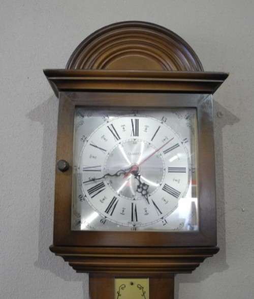 BARGAIN CLOCKS!!A vintage battery operated Quartz barometer clock in a wood casing. Lifespace Sale