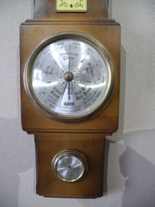 BARGAIN CLOCKS!!A vintage battery operated Quartz barometer clock in a wood casing. Lifespace Sale