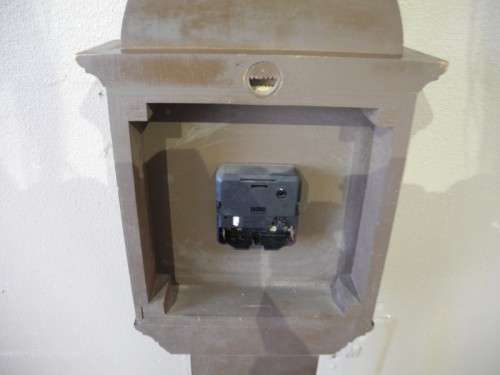 BARGAIN CLOCKS!!A vintage battery operated Quartz barometer clock in a wood casing. Lifespace Sale