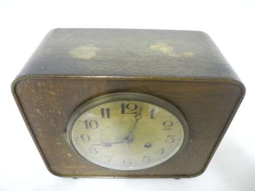 BARGAIN CLOCKS!!A vintage no name clock with key & pendulum. Lifespace Sale