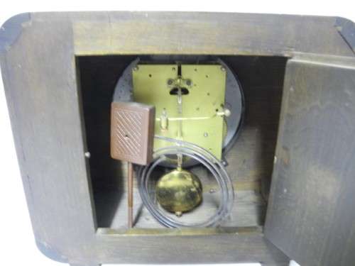 BARGAIN CLOCKS!!A vintage no name clock with key & pendulum. Lifespace Sale