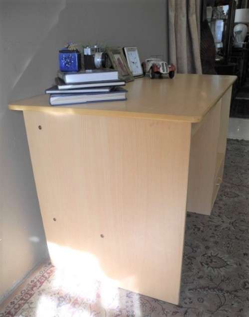 A modern melamine top desk with a pull out keyboard drawer. Lifespace Sale