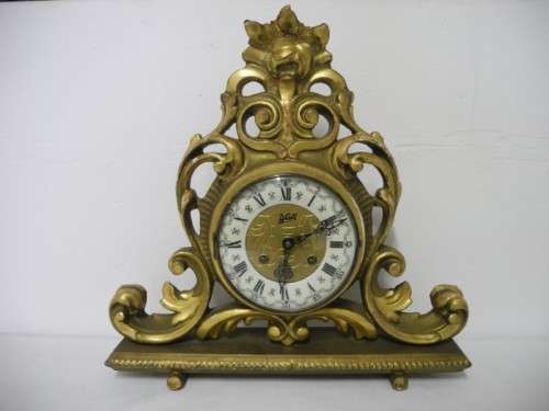 BARGAIN CLOCKS!!A large ornate vintage Walt mantle clock. Lifespace Sale