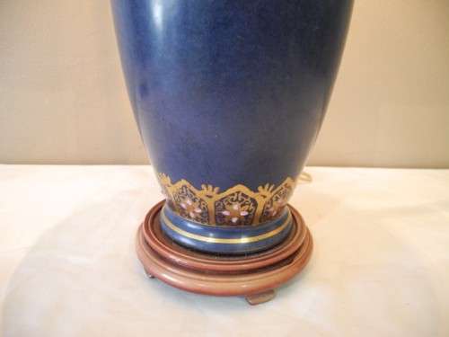 WOW!!! A modern, upmarket lightweight ceramic coffee table lamp with a shade-Lifespace Sale