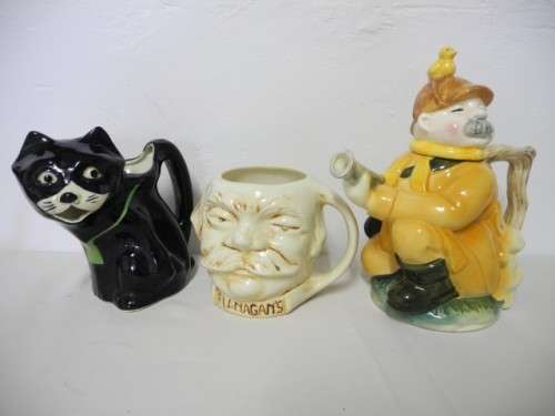 An awesome collection of assorted ornaments incl. a vase, basket  & more