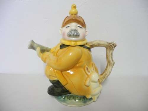 An awesome collection of assorted ornaments incl. a vase, basket  & more