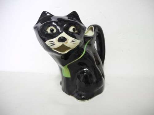 An awesome collection of assorted ornaments incl. a vase, basket  & more