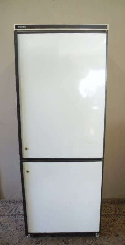 BARGAIN!! A Miele fridge for parts or spares; probably needs gas! - Lifespace Sale