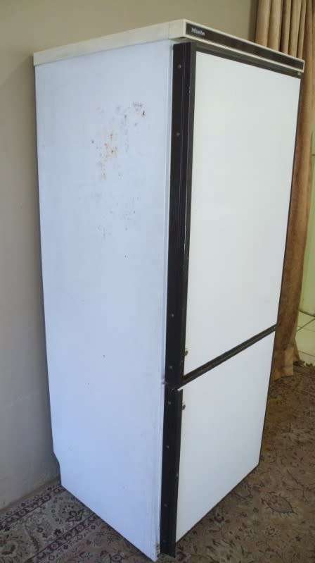 BARGAIN!! A Miele fridge for parts or spares; probably needs gas! - Lifespace Sale