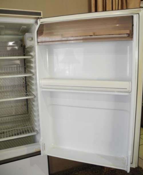 BARGAIN!! A Miele fridge for parts or spares; probably needs gas! - Lifespace Sale