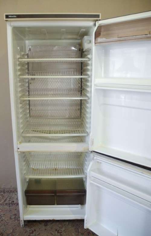BARGAIN!! A Miele fridge for parts or spares; probably needs gas! - Lifespace Sale