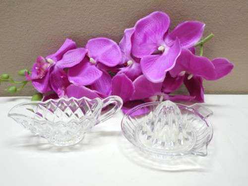 A set of eight glassware including a glass basket, serving bowl,gravy boat etc-Lifespace Sale