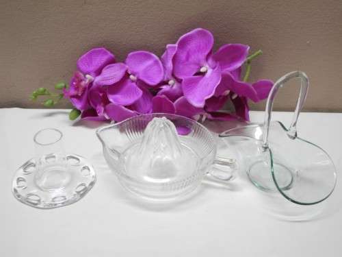 A set of eight glassware including a glass basket, serving bowl,gravy boat etc-Lifespace Sale