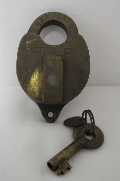 A fantastic vintage SAR/SAS 1976 metal lock and key.