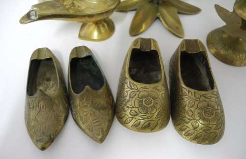 BARGAIN! A lovely collection of various small brass items.