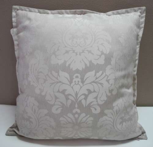 A pair of beige stylish upmarket, modern scatter cushions. One bid for both