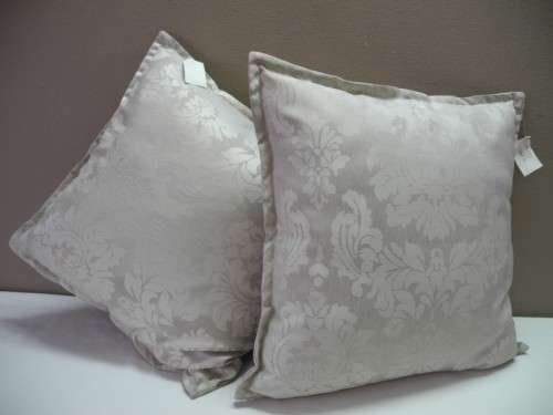 A pair of beige stylish upmarket, modern scatter cushions. One bid for both