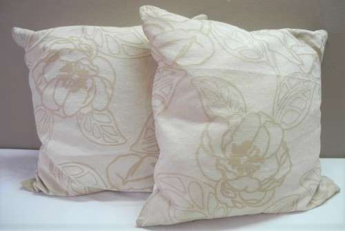 A pair of cream/beige stylish upmarket, modern scatter cushions. One bid for both