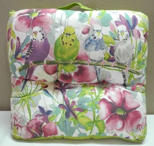 14 stylish upmarket brightly coloured patio chair cushions. Bid/cushion