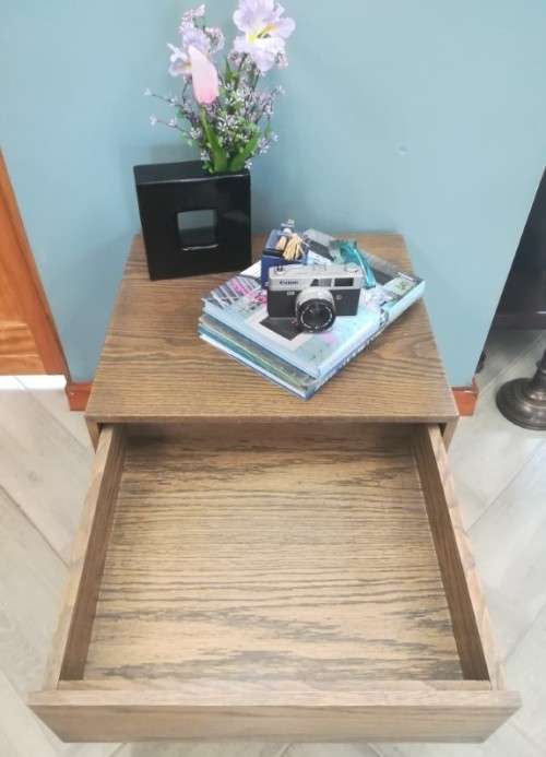 A stylish pair of wood finished pedestals with a single drawer, stunning!