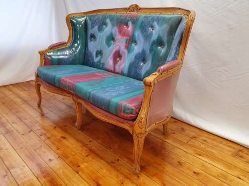 A well made antique Victorian 2 seater settee couch w carved detailing. Xmas sale