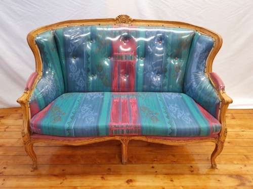 A well made antique Victorian 2 seater settee couch w carved detailing. Xmas sale