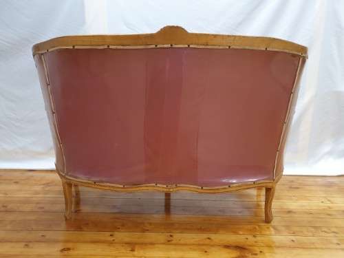 A well made antique Victorian 2 seater settee couch w carved detailing. Xmas sale