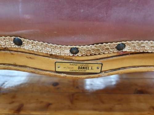 A well made antique Victorian 2 seater settee couch w carved detailing. Xmas sale