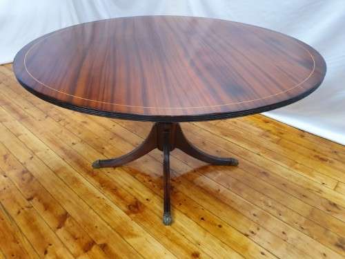 An exquisite claw footed Regency style round dining table (134cm x 75cm). Xmas sale