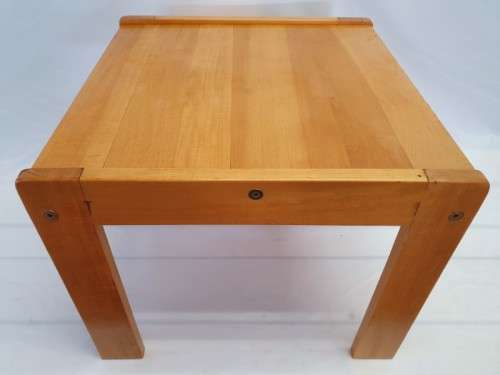 A lovely vintage solid yellow wood occasional/ side table. Xmas sale