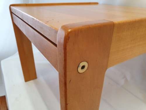 A lovely vintage solid yellow wood occasional/ side table. Xmas sale