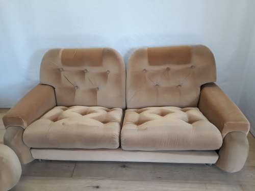 A fantastic comfortable two piece lounge suite, perfect in informal lounges!