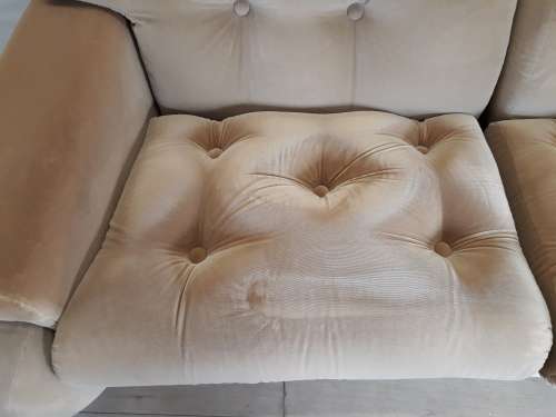 A fantastic comfortable two piece lounge suite, perfect in informal lounges!