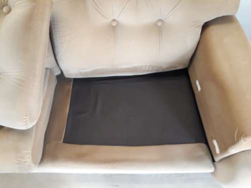 A fantastic comfortable two piece lounge suite, perfect in informal lounges!