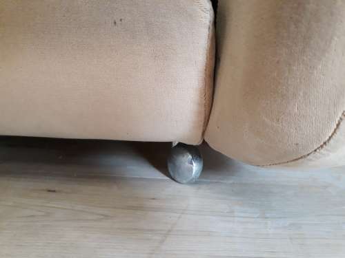 A fantastic comfortable two piece lounge suite, perfect in informal lounges!